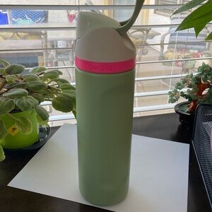 Owala 24 oz Cold Drink Bottle